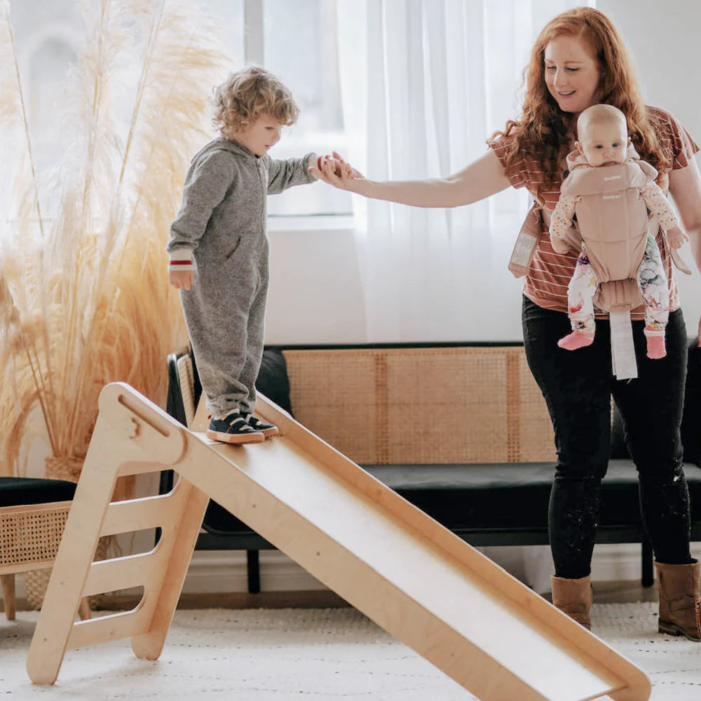 Isla Slide with Art Easel kinderhuis