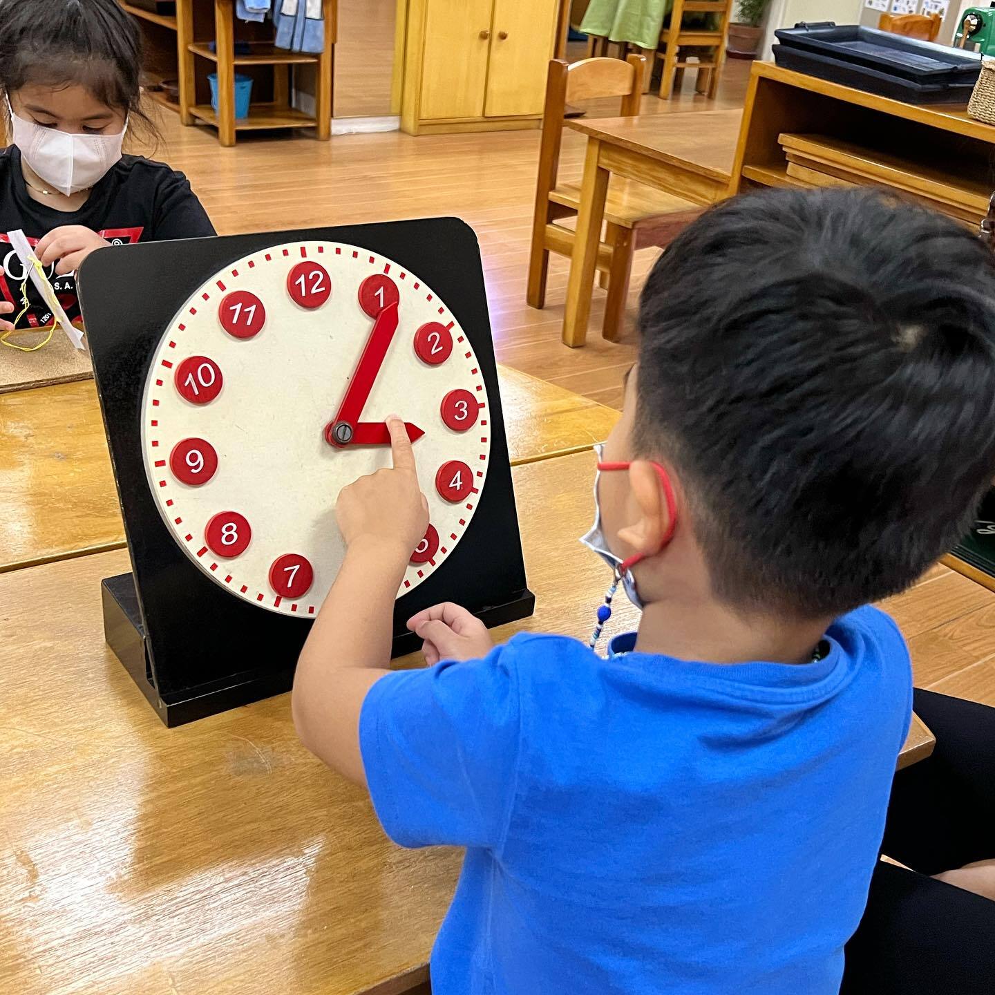 Montessori Clock with Movable Hands kinderhuis