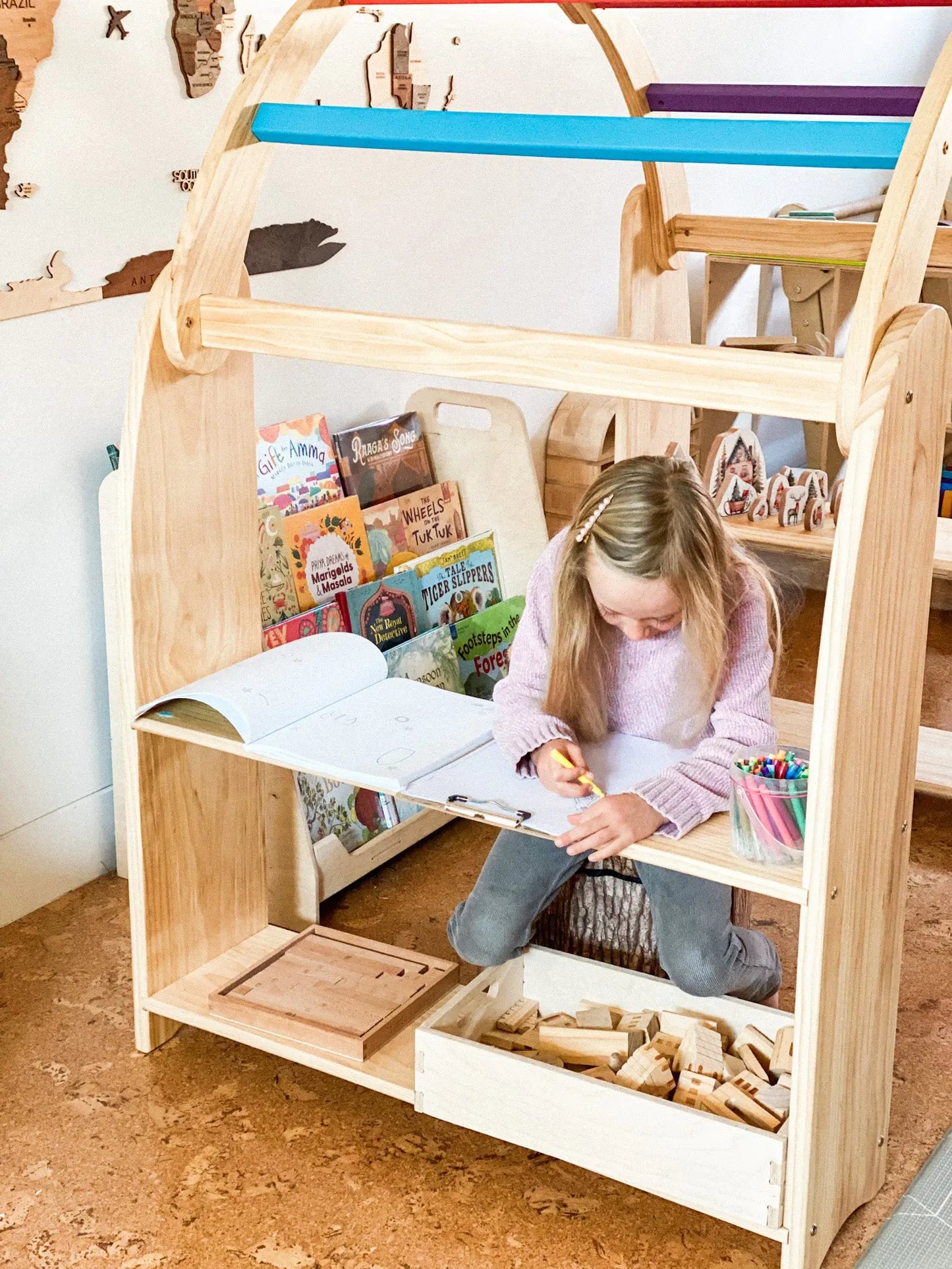 Aurora Waldorf Playstand Imaginative Playarch kinderhuis