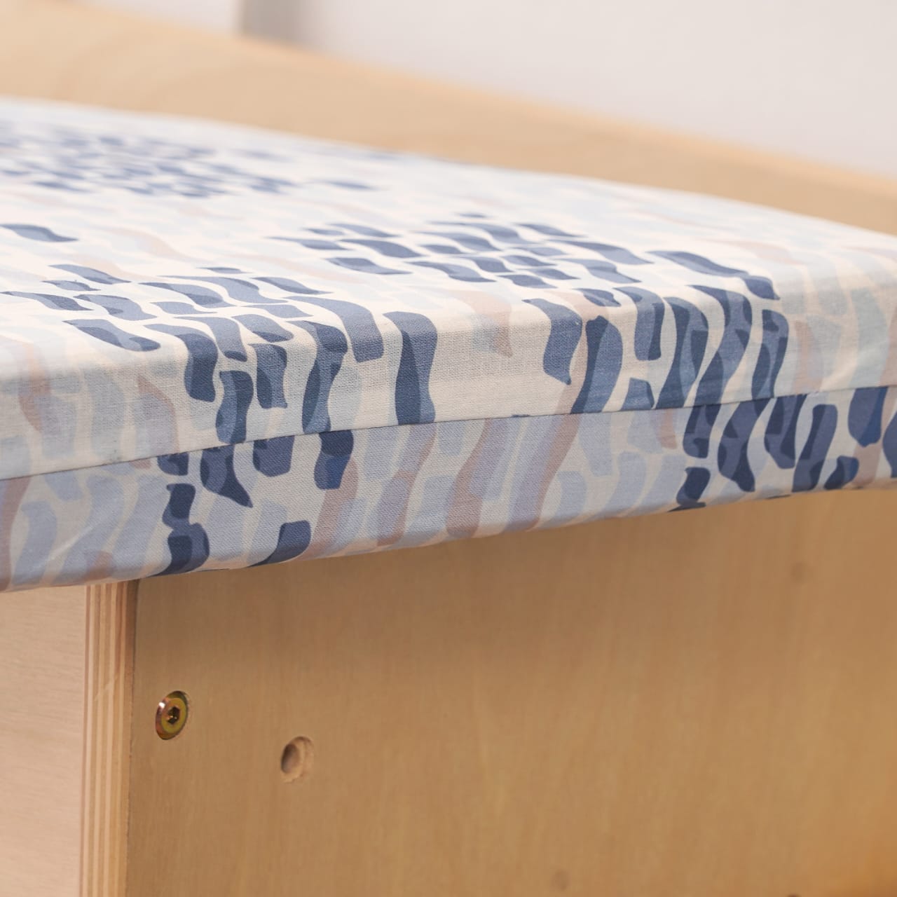 Ocean Change Table with Left side Stairs kinderhuis