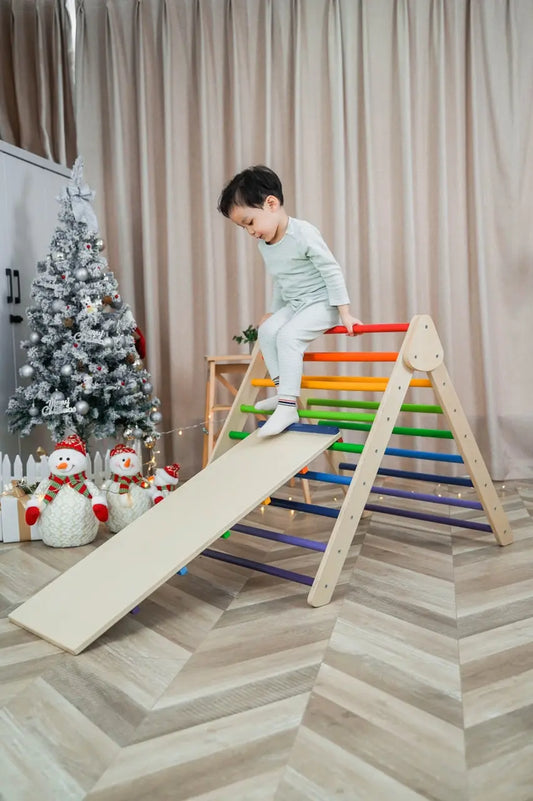 Large Pickler Triangle and ramp-Rainbow color kinderhuis