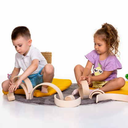 Natural wood rainbow stacker kinderhuis